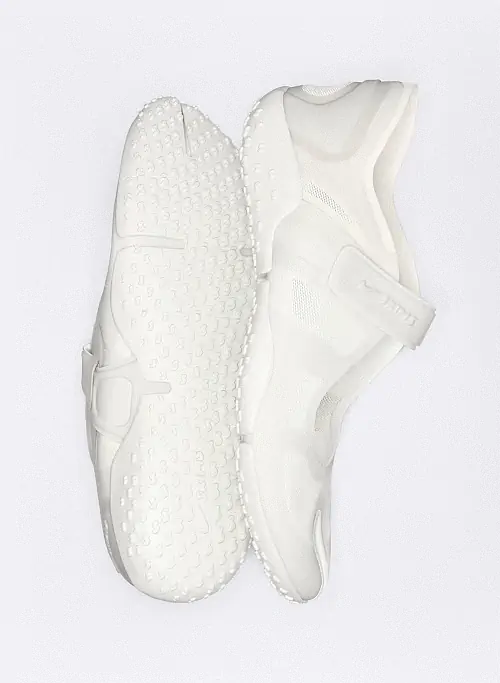 A new Light Bone colorway of the NikeSKIMS Rift Mesh is among the new additions to NikeSKIMS’ Spring ’26 Collection.